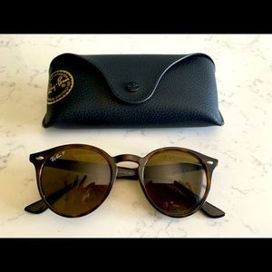 Round Ray Ban RB2810